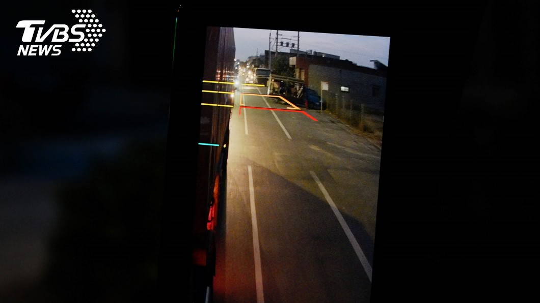 《道路交通管理處罰條例》第18-1條修法主要在於強制規定大車安裝行車視野輔助設備。(圖片來源/ TVBS)
