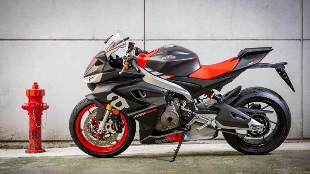 RS660車重只有169公斤，且前後軸重量配置為50:50。(圖片來源/ Aprilia)