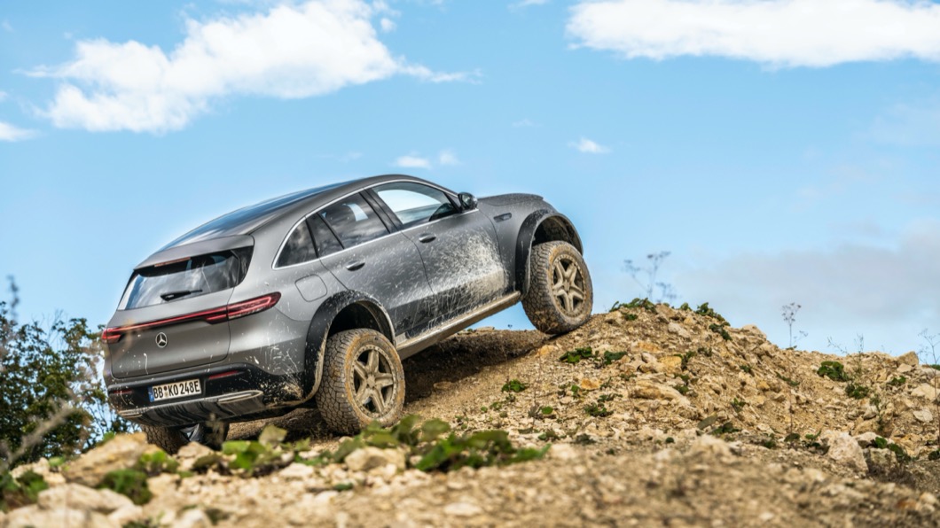 EQC 4x4²目前僅作為研究展示用途,還沒有量產計畫。(圖片來源/ M-Benz)