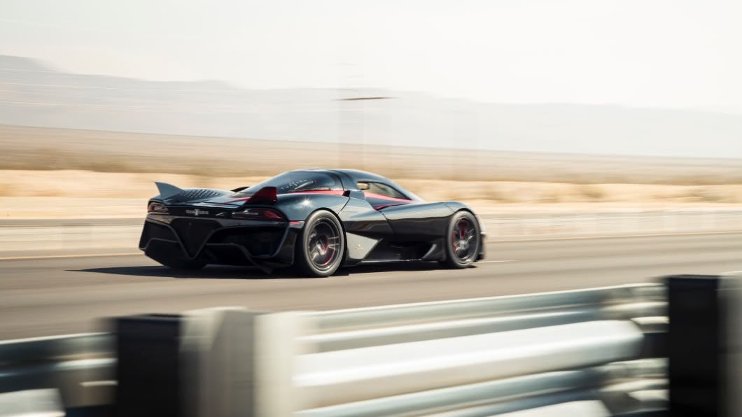 SSC Tuatara在測試時也採用街胎且並使用非競賽性燃料。(圖片來源/ SSC)