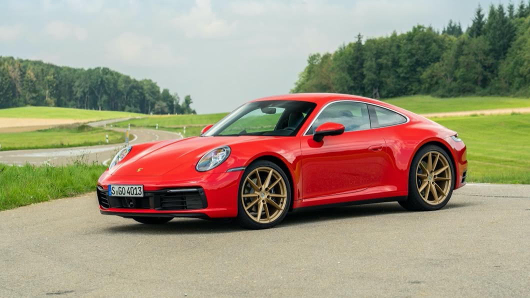 經典911推出全新車型和純電跑車Taycan深刻展示保時捷的創新實力。