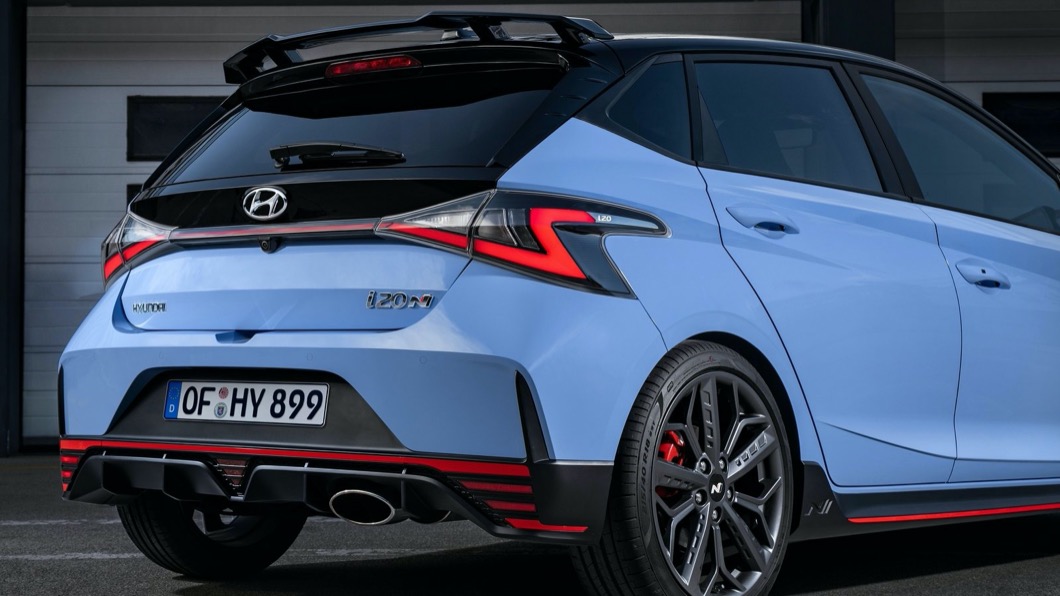 車尾上端配有小型尾翼,增添下壓力。(圖片來源/ Hyundai)