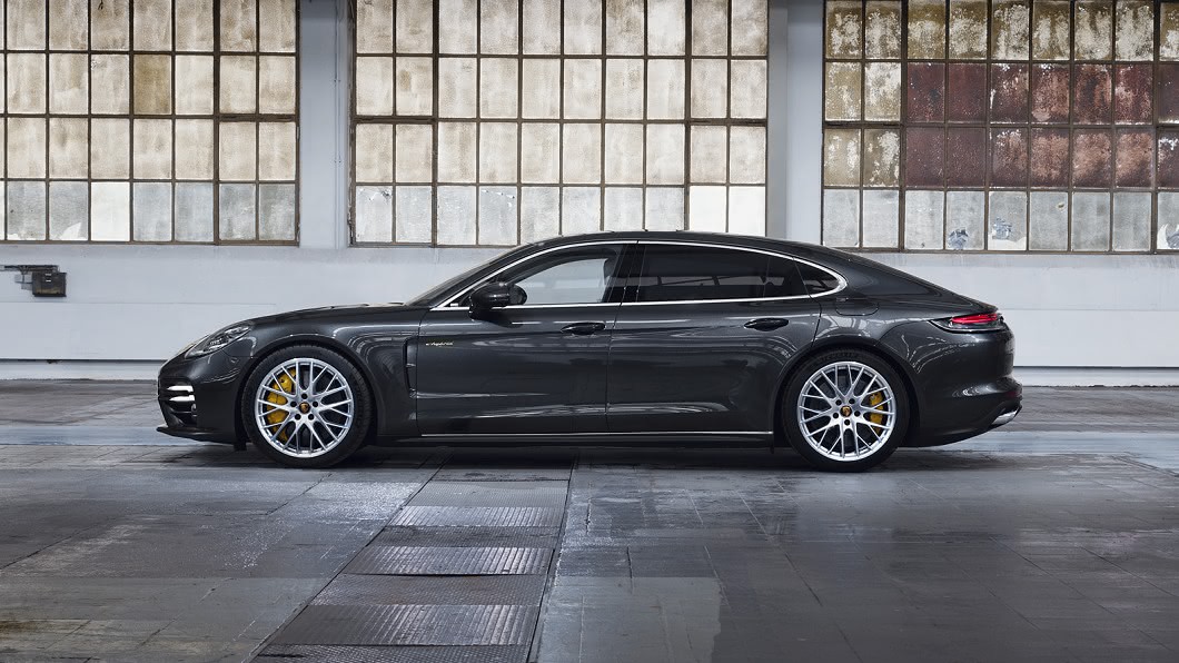 全新Panamera Turbo S E-Hybrid車上搭載4.0升V8雙渦輪增壓引擎,可以帶來571匹的最大馬力。(圖片來源/ Porsche)
