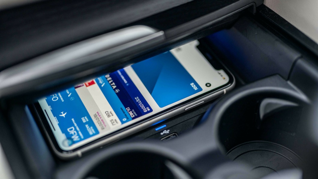 小改款BMW 5系列還有一大亮點,就是可以讓你手中的Apple iPhone變身為數位鑰匙。(圖片來源/ BMW)