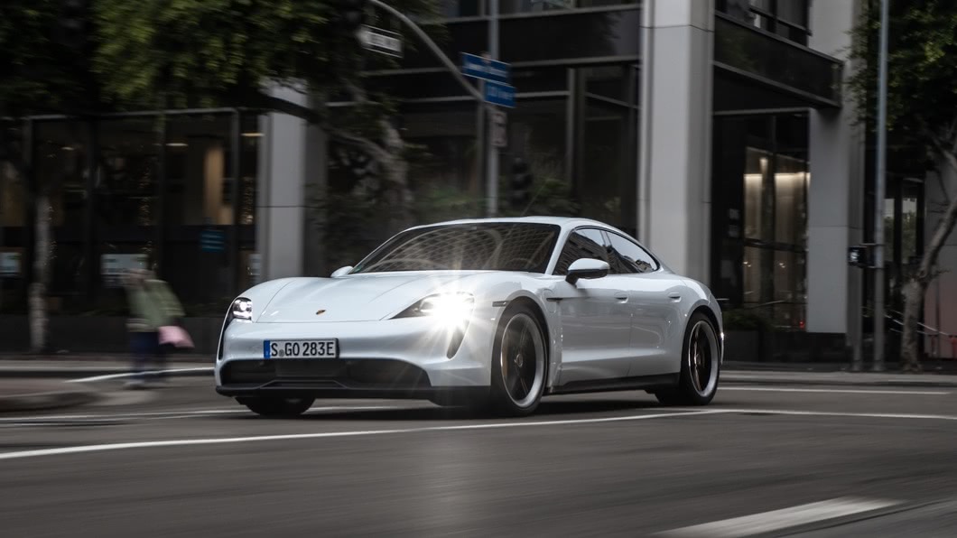 Porsche特別為Taycan研發了兩檔變速箱,還具備模擬聲浪。(圖片來源/ Porsche)