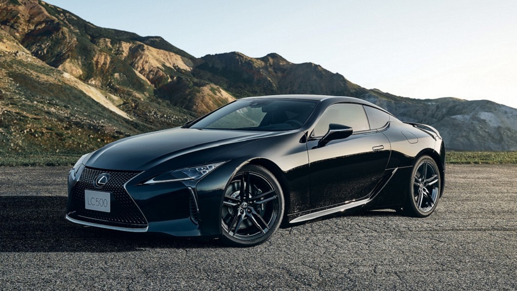 LC Aviation與特技飛行員室屋義秀合作開發。(圖片來源/ Lexus)
