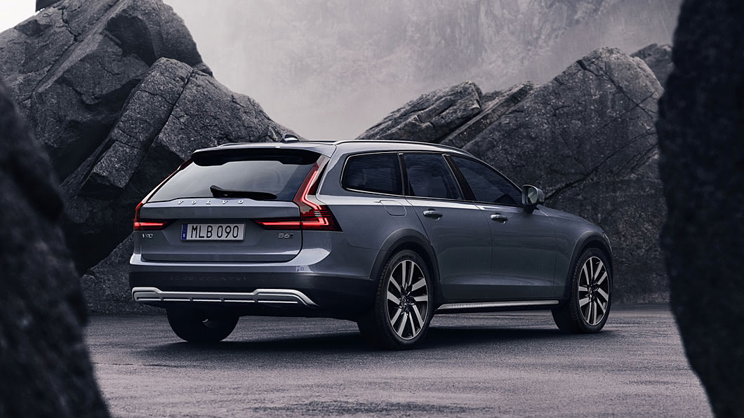 新年式V90 Cross Country在台灣首波採B5 Momentum單一車型方式上市。(圖片來源/ Volvo)