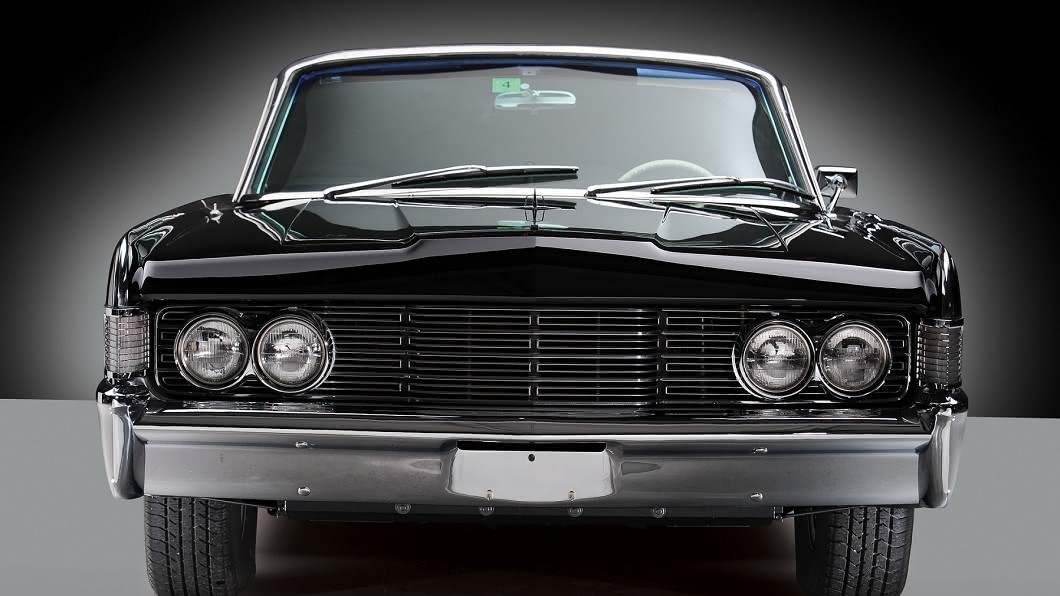龐德在1965年的《霹靂彈》(Thunderball)駕駛的 Lincoln Continental Convertible。(圖片來源/ Lincoln)