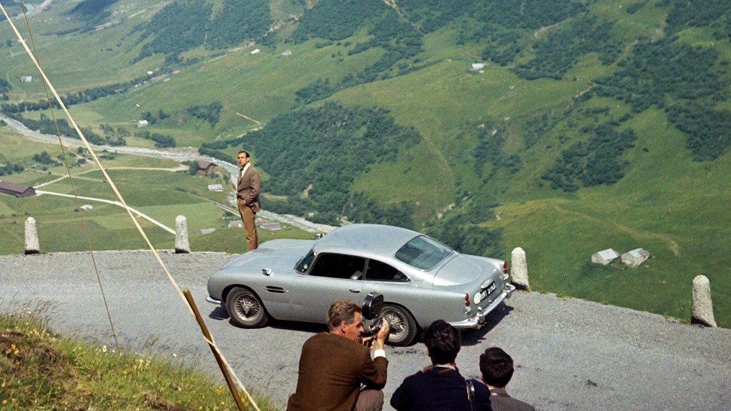 Aston Martin DB5道具車具備彈出式槍管、後防彈盾與可三面旋轉的前車牌。(圖片來源/ Aston Martin)