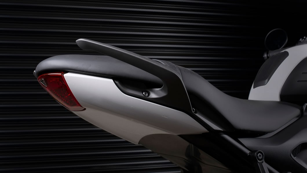 Trident 660尾燈與車尾整合在一起,相當有特色。(圖片來源/ Triumph)