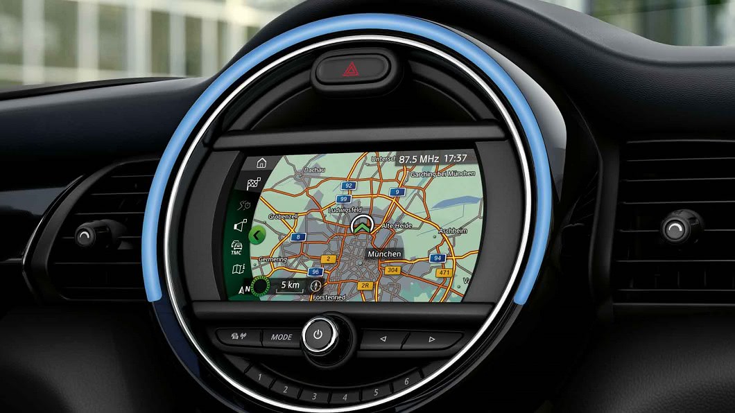 無線Apple CarPlay整合系統與MINI原廠中文導航系統,提供良好的科技體驗。(圖片來源/ MINI)