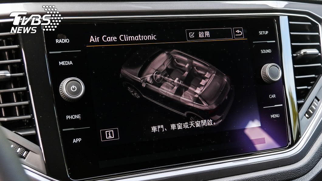 多媒體資訊整合系統整合8吋觸控螢幕,並標配Air Care空氣清淨功能。
