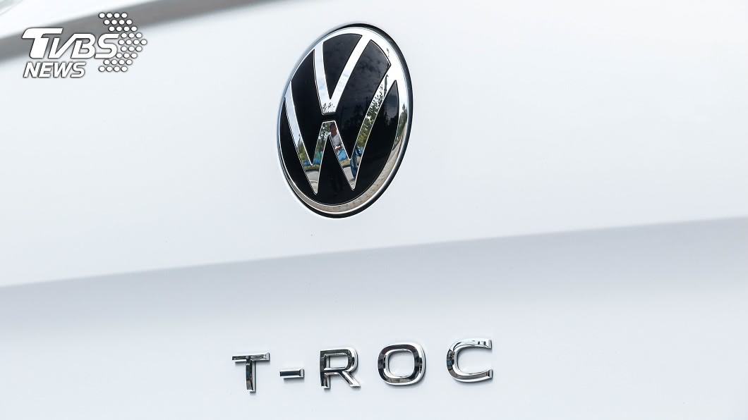 T-Roc不僅採用車名置中配置,亦導入Volkswagen新一代品牌廠徽。