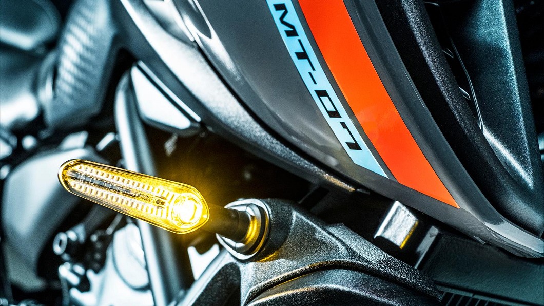 MT-07全車採LED燈系,細長的方向燈同樣頗具設計感。(圖片來源/ Yamaha)