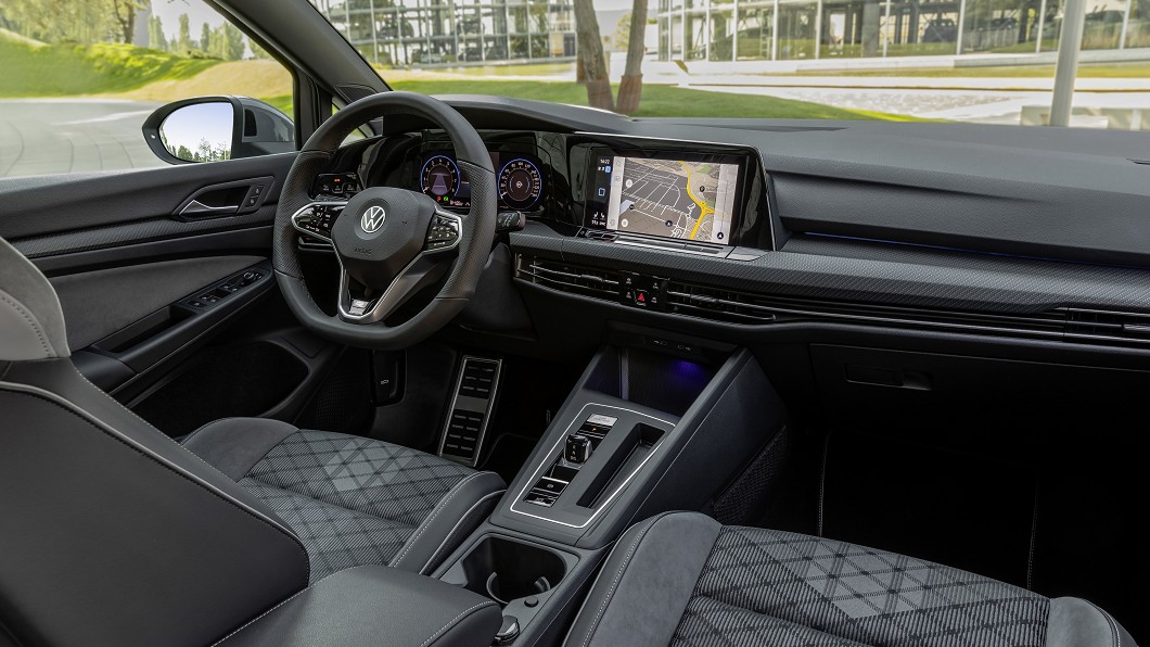 8代Golf車內大幅度提升科技感,並導入線傳控制變速箱。(圖片來源/ Volkswagen)