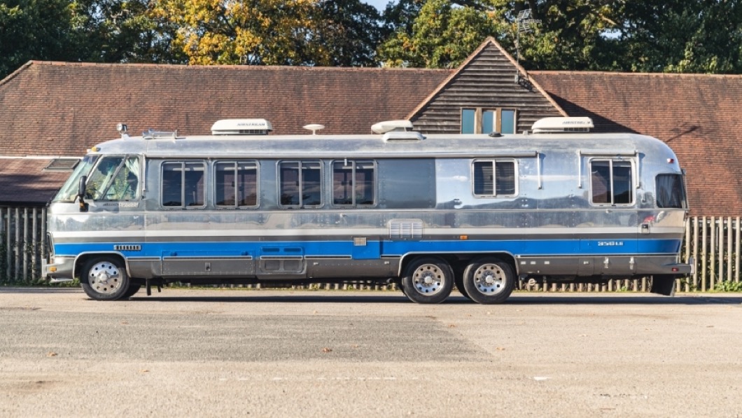 在1990年代初期,Airstream便開始以玻璃纖維取代先前的鋁製材質。(圖片來源/ Silverstone Auctions)