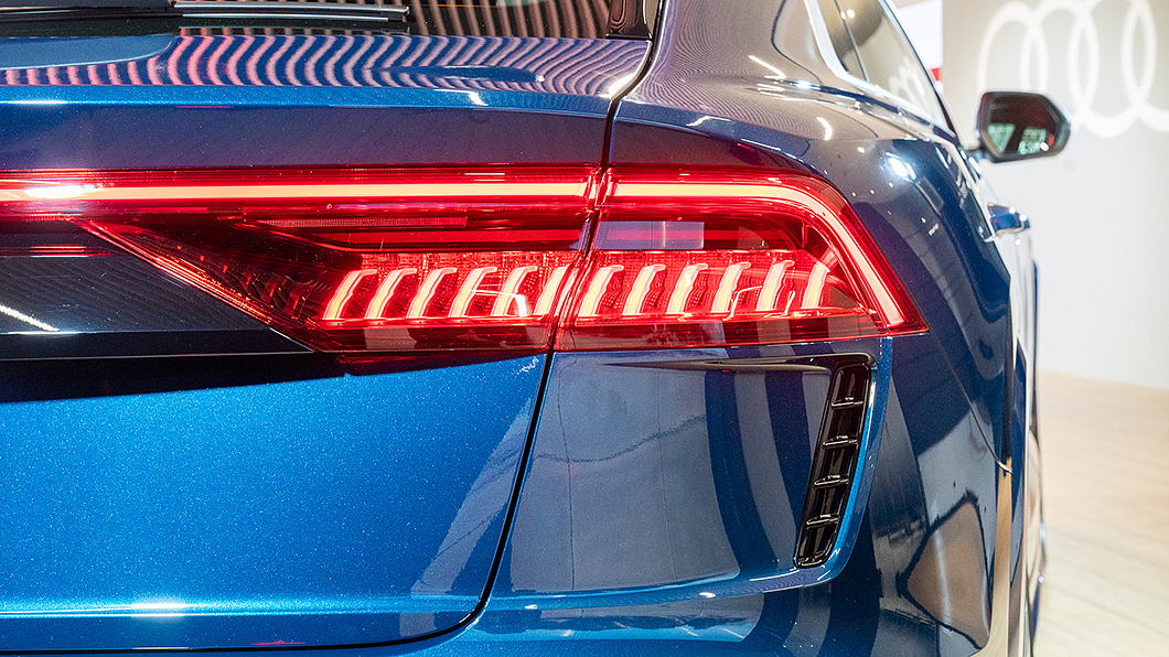 RS Q8標配HD Matrix LED高階矩陣式LED頭燈以及LED尾燈。(圖片來源/ Audi)