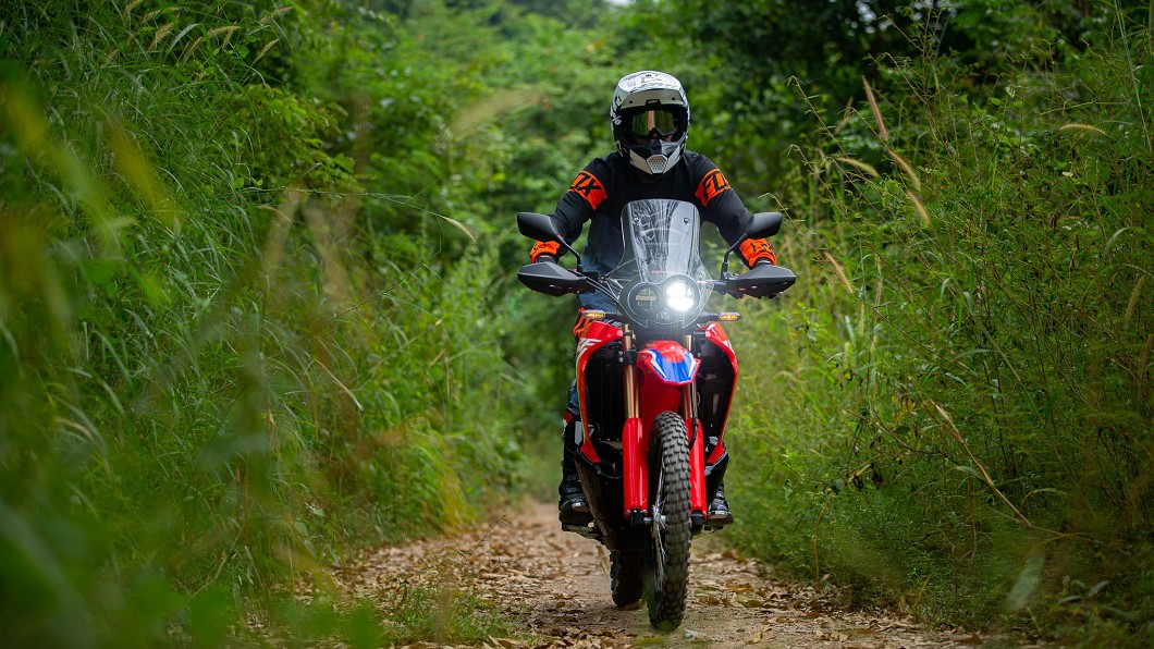 CRF250 Rally還配有高風鏡及非對稱設計LED頭燈。(圖片來源/ Honda)