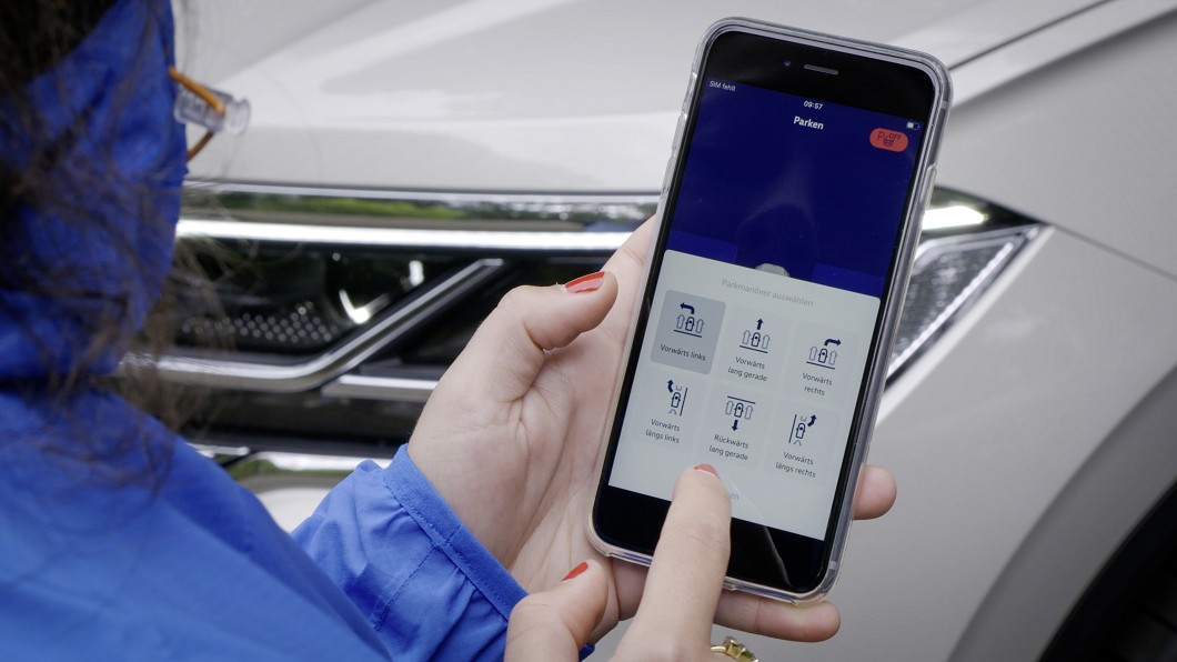 VW Remote Park Assist Plus應用程式提供6種駛離車位模式。
