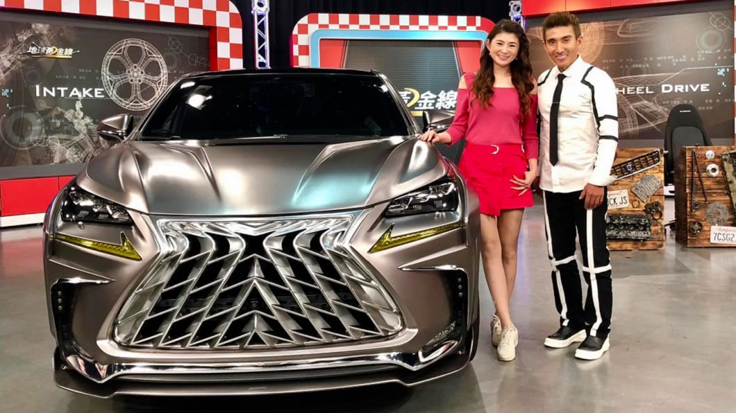潘若迪的愛車NX200t F Sport經俄羅斯團隊設計後，換上霸氣的水箱護罩。（圖片來源/ 地球黃金線）