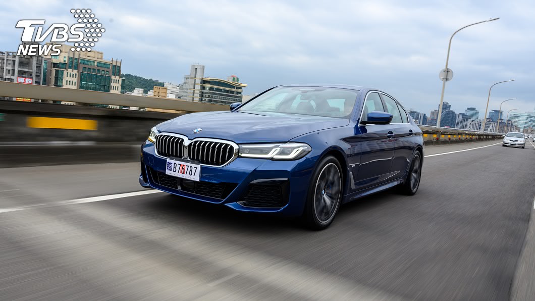 小改款520i、530i皆搭載48V輕油電系統，。