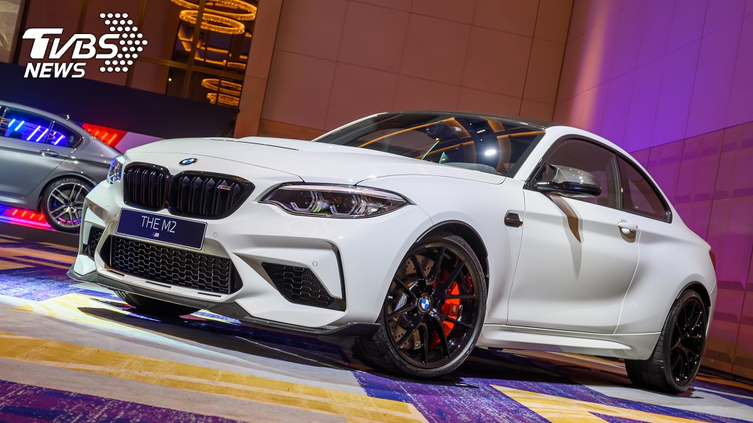 面對刁鑽的彎道那肯定就是BMW M2雙門跑車的拿手項目。