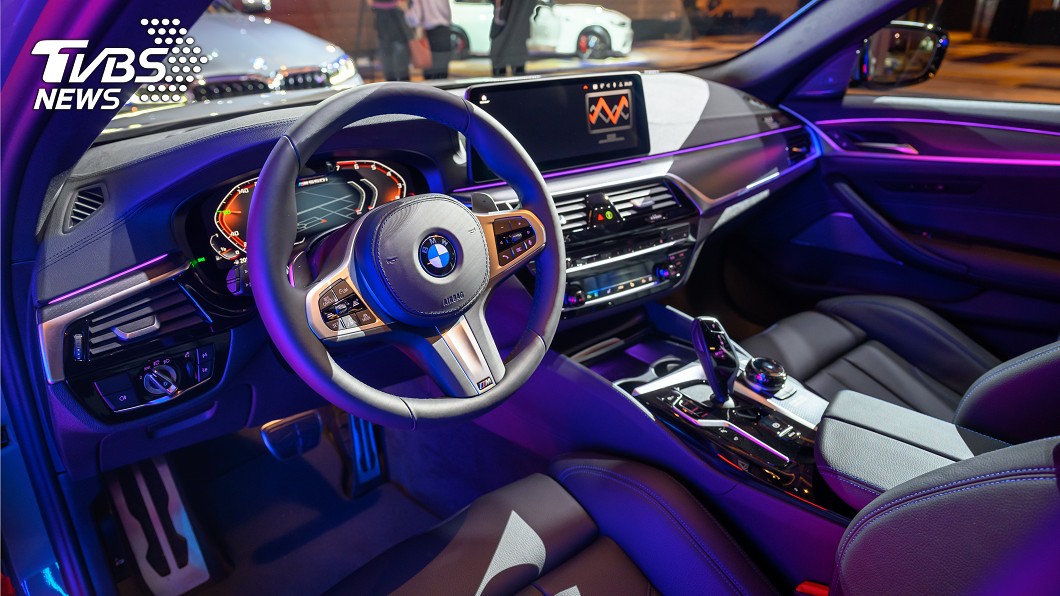 車內配備許多M徽以章彰顯不凡身份。