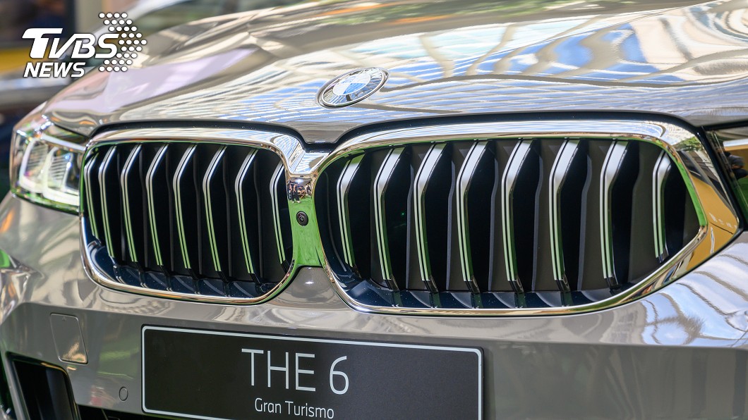 630i M Sport具備家族化水箱護罩造型，外框以鍍鉻材質呈現創造出大氣感受。