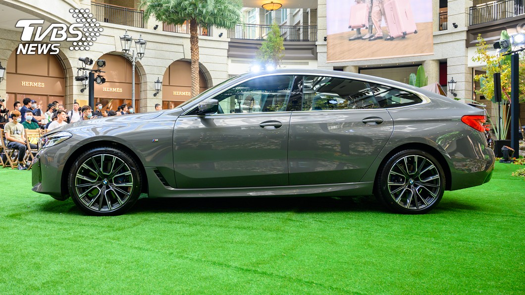 630i M Sport車身線條流暢而動感,並搭載19吋M款雙輻式輪圈。(圖片來源/ 陳堯君)