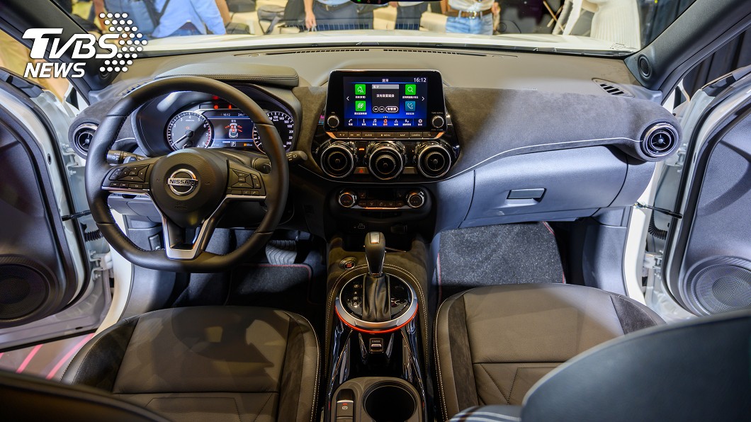 全新Nissan Juke的中控台以個性化風貌呈現。