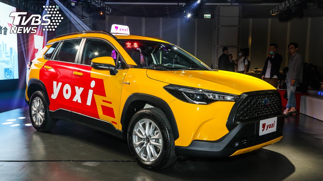 yoxi計程車自2020年11月上線後至今,已累積50萬會員下載,招募超過3,000名司機入隊,完成100萬趟優質派遣服務。(圖片來源/ TVBS)