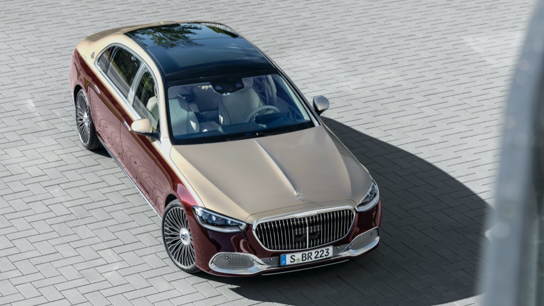 Ｍ-Maybach S-Class採用雙色呈現，並且以手工噴塗的方式完成。