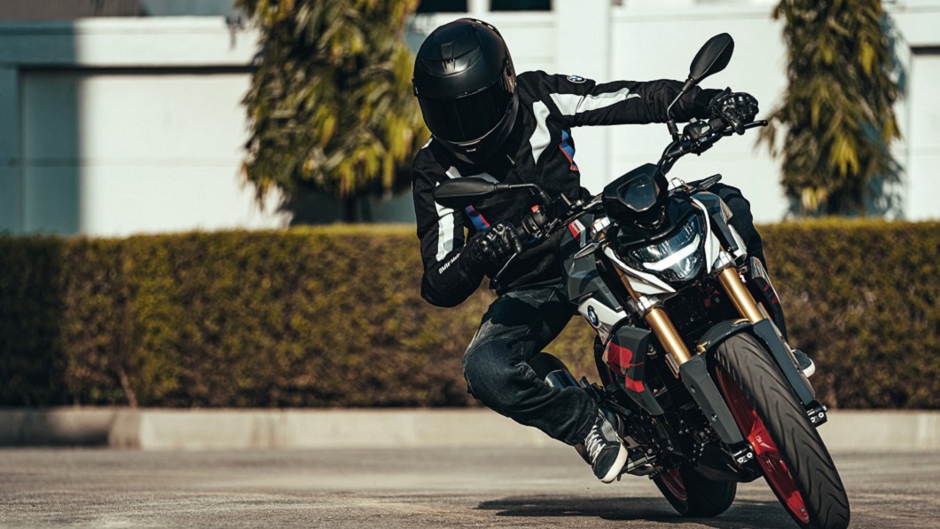 G310R頭燈經重新設計後有些類似F 900 R。(圖片來源/ BMW)