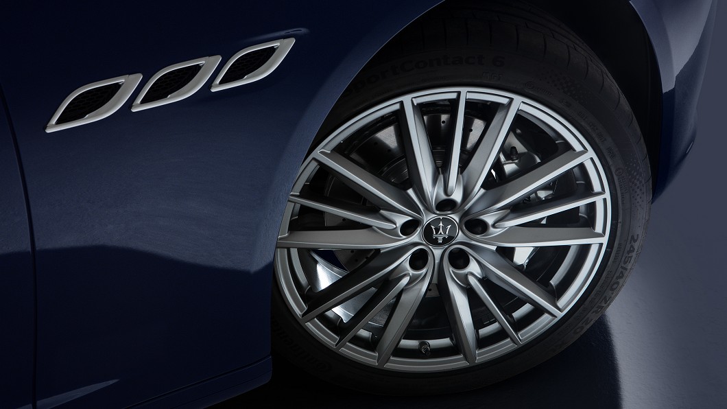 新年式Maserati Quattroporte配置了精緻的20吋輪圈。(圖片來源/ Maserati)