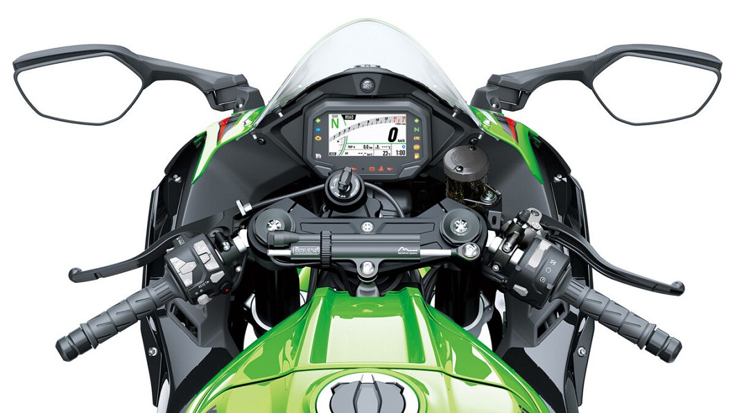 ZX-10R配置TFT全彩液晶儀表,具備藍芽連線功能及賽道單圈記錄功能。(圖片來源/ Kawasaki)