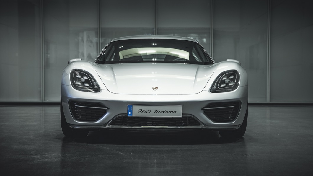 從前方看去絲毫不會懷疑這是一款四門跑車。(圖片來源/ Porsche)