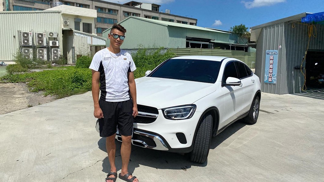 前職棒選手方昶詠轉行當Youtuber，日前還拍了洗車的教學影片。(圖片來源/ 豹子腿 方昶詠 臉書)