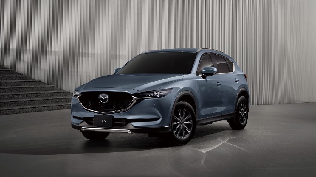 本月入主Mazda3五門、CX-30或CX-5的車主,也可以選擇免費升級限量原廠空力套件。