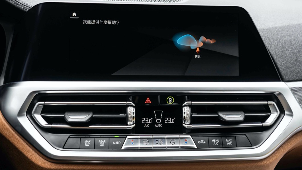 BMW 4系列雙門跑車結合12.3吋虛擬數位儀表與10.25吋中控螢幕，提供良好科技體驗。(圖片來源/ BMW)