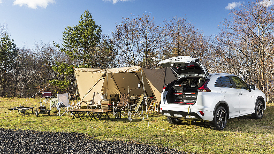 PHEV車型於中階G車型開始配備100V電源插座。(圖片來源/ Mitsubishi)