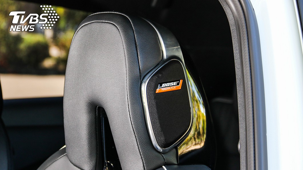 頭枕內建Bose Personal Plus揚聲器。