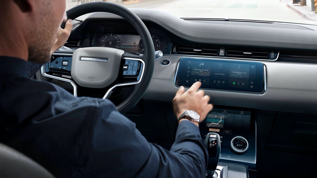 Range Rover Evoque與Discovery Sport全車系同步升級Jaguar Land Rover最新世代Pivi Pro智慧科技介面。(圖片來源/ JLR)