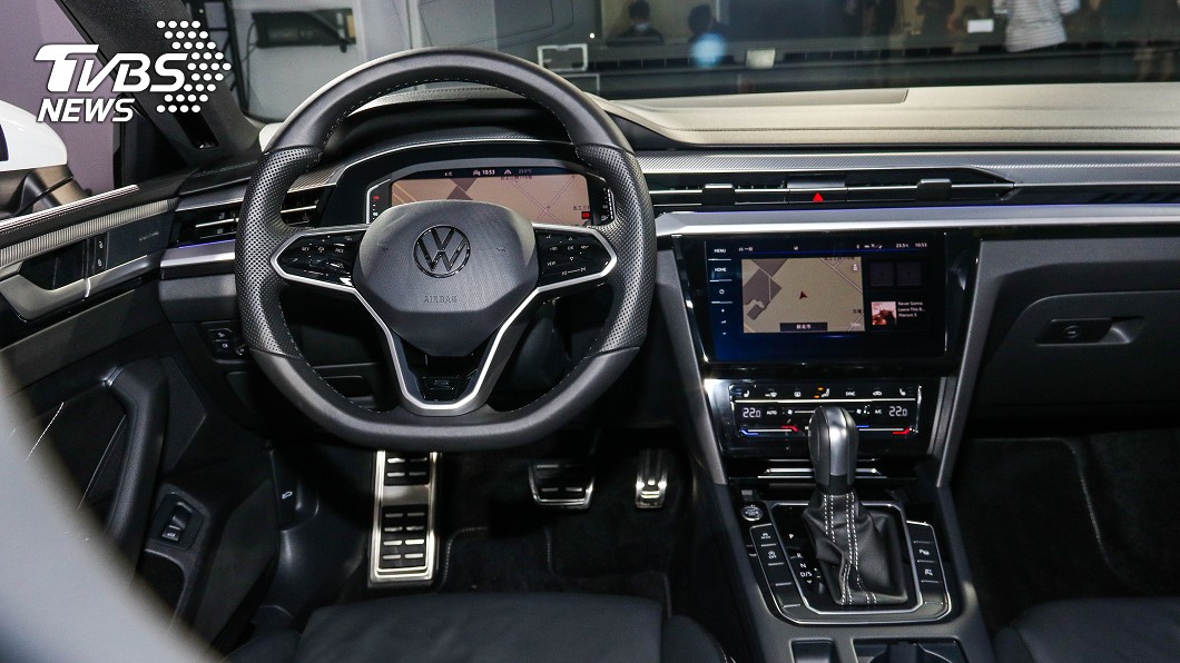 車內除10.25吋全數位儀錶板,同步標配9.2吋Discover Pro多媒體資訊整合系統。
