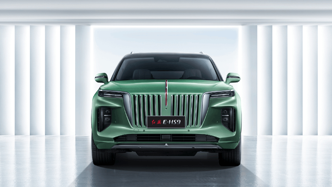 E-HS9車頭採用直柵大型水箱護罩設計,與Rolls-Royce Cullinan有幾分類似。(圖片來源/ 紅旗)