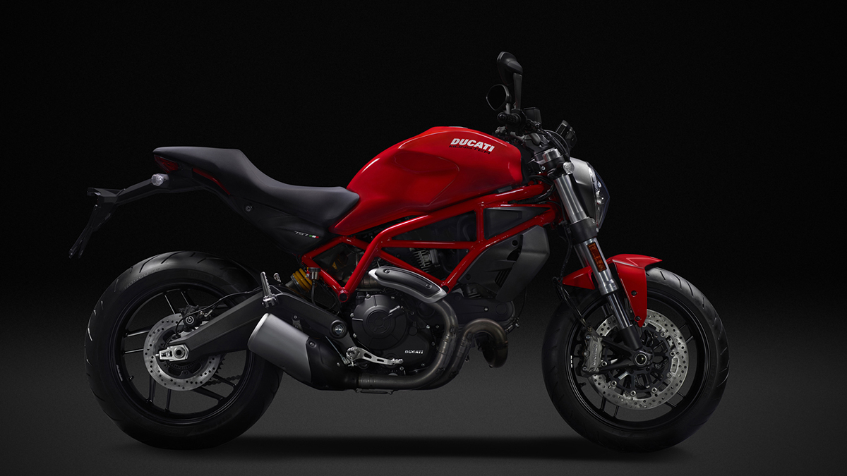 Monster車系是Ducati最具代表性的街車作品,編織式鋼管車架及L型雙缸引擎搭配堪稱是Monster家族中的經典,例如2018年的Monster 797。(圖片來源/ Ducati)