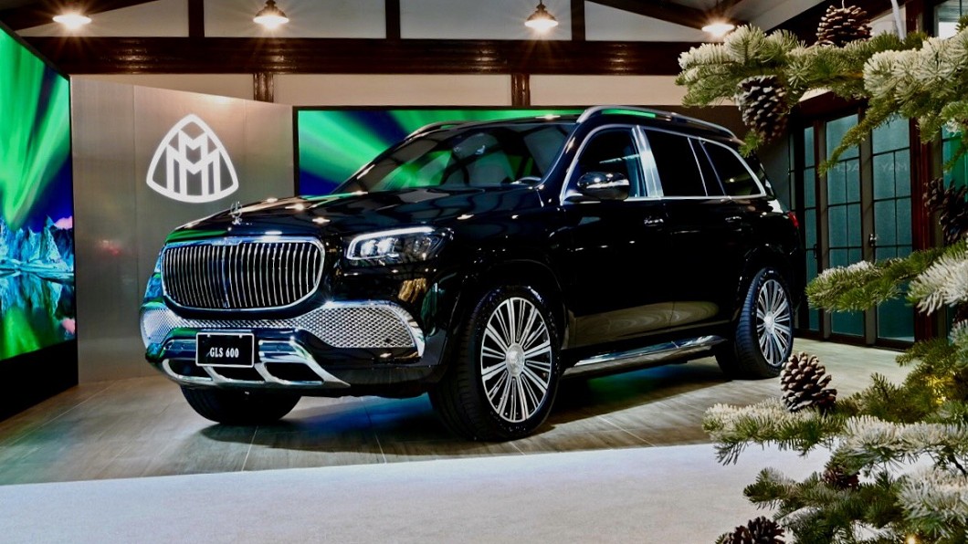 賓士休旅王M-Maybach GLS開價999萬元起 選雙色車漆就成千萬休旅