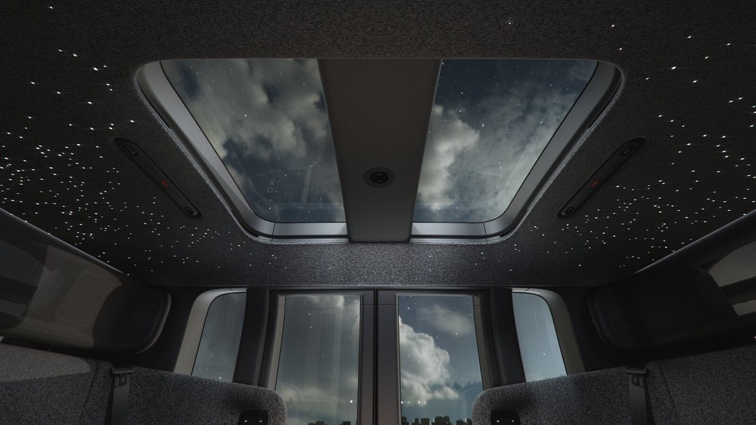 Robotaxi車艙內還具備透明天窗。(圖片來源/ Zoox)