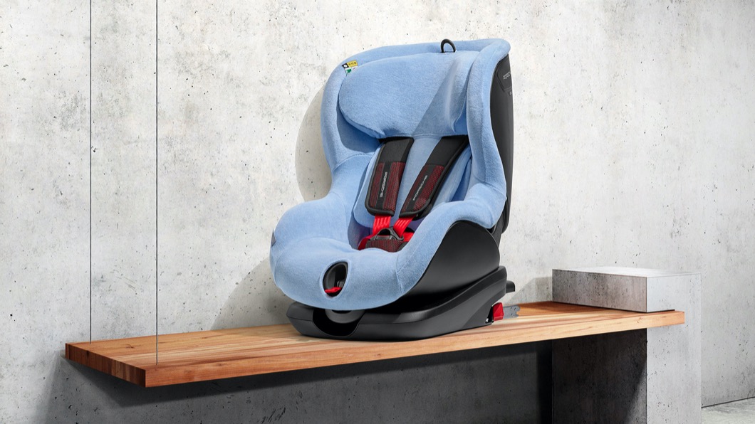 Porsche全新i-Size安全座椅登場 帥到爸爸都想坐!