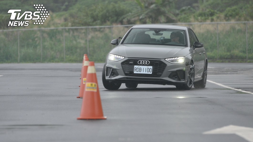 Sedan車型在繞錐測試中可以繳出較為靈活的操控反應。
