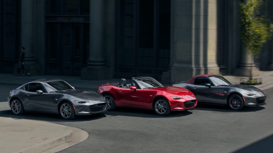 2022年式MX-5售價134萬起 酒紅頂篷更驚豔